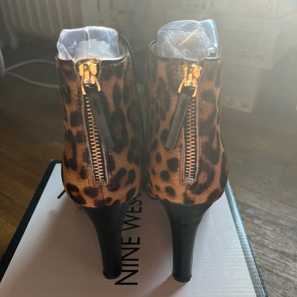 Cheetah print lace up women’s heels. - Picture 3 of 6